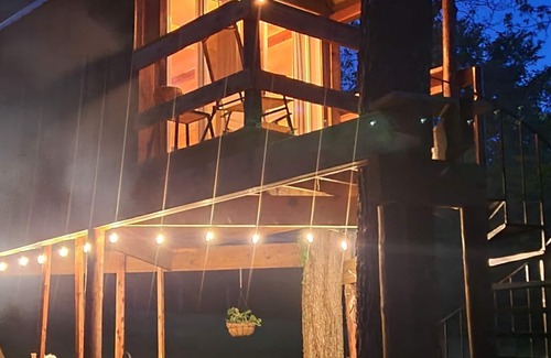 Eureka Springs RV Rental | Riverfront Treehouse Camp