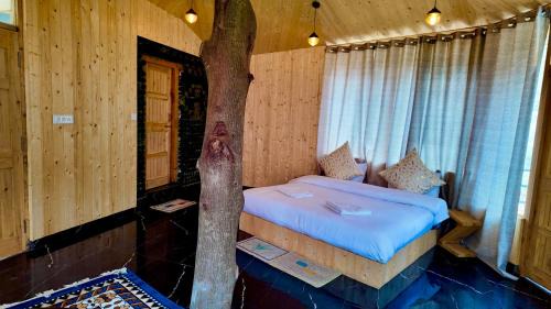 Jibhi Ski Chalet | Riverfront Treehouse Jibhi