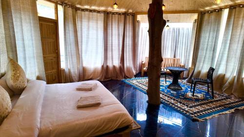 Jibhi Ski Chalet | Riverfront Treehouse Jibhi