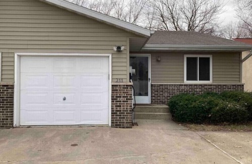 La Crosse House | Riverfront Twin Homen