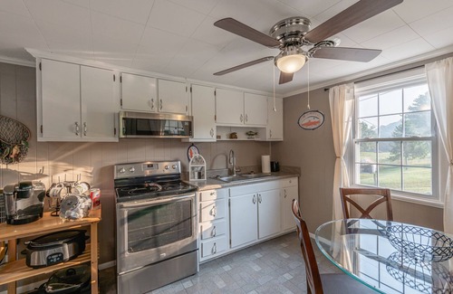 Bluff City House | Riverfront- Upper Unit | Dock | Firepit | Hot Tub | Wi-Fi