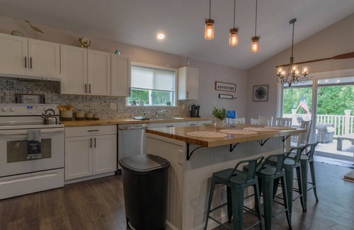Bartlett House | Riverfront Vacation Home in Southeast Ohio ~ Big Bottom Boathouse