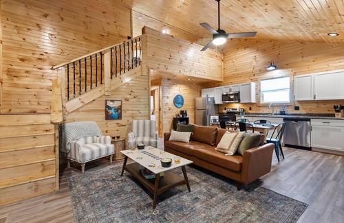 Bakerton Cabin | Riverfront View~Boat Ramp~Foosball~Family Friendly Cabin~20 Min Lake Cumberland