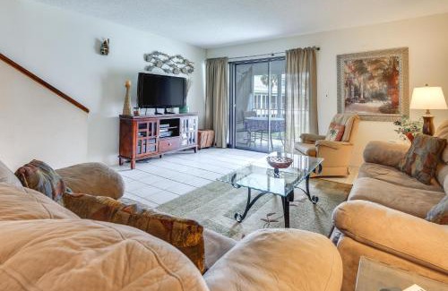 Welaka Apartment | Riverfront Weleka Condo with Dock and Pool Access