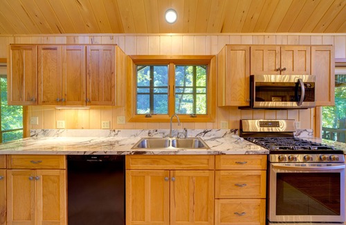 Marlinton Cabin | Riverfront West Virginia Cabin w/Screened-In Deck