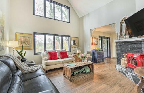 Zanesville House | Riverfront Zanesville Getaway with Private Bar!