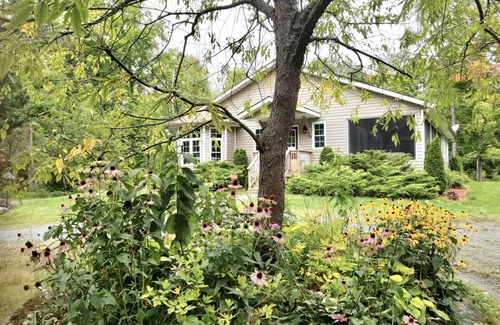 Madoc Cottage | Riverhouse cottage with falls, river swimming and hiking trails