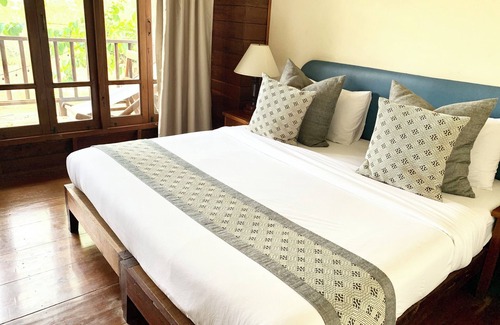 Mae Sariang Hotel | Riverhouse Hotel - The Teak House