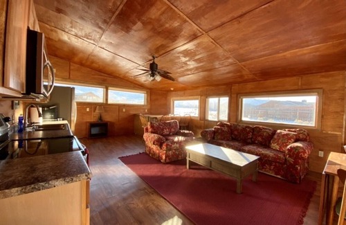 Wapiti House | Riverhouse- located on the Northfork River, mountain views!