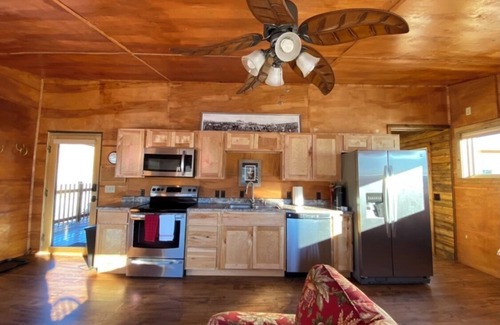 Wapiti House | Riverhouse- located on the Northfork River, mountain views!