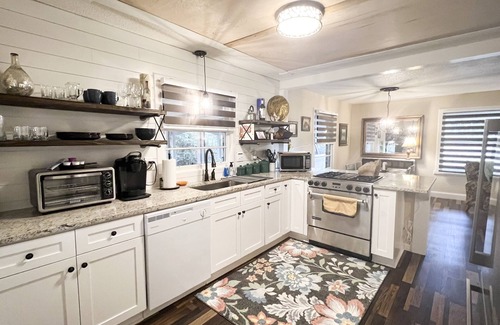 Macon Apartment | RiverHouse - SamFrank (Unit A) - 1BD/1BA with Carport - Near Amerson River Park