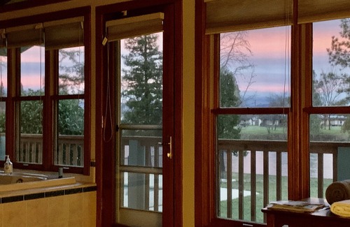 Cascade House | Riverhouse Sanctuary on the Sacramento River — Spa, Pool & Privacy - Sleeps 10