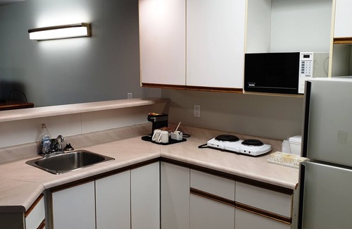 City Centre Hotel | Riverland Inn & Suites