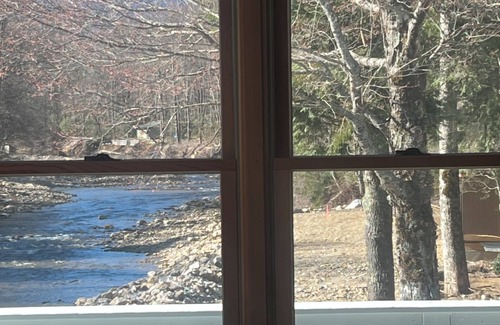 Burnsville House | Riverlanding 4 bdrm home River and Mountain Views