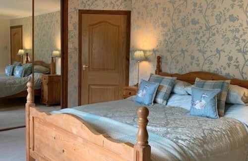 East Lewiston House | Rivermill House near Loch Ness - pet friendly.