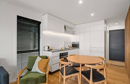 Albert Town Apartment | Rivers Abode Summary: