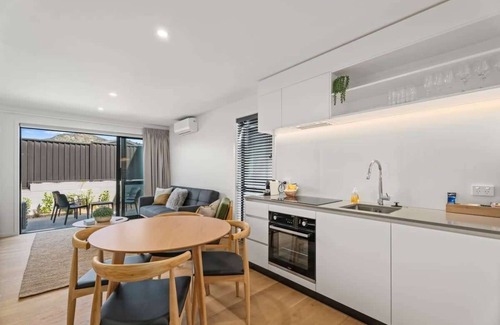 Albert Town Apartment | Rivers Abode Summary: