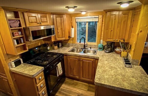 Ashford Cabin | Rivers Edge A River Front cabin with Majestic Mountain View’s