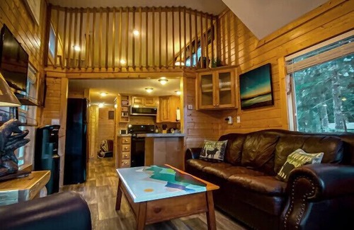 Ashford Cabin | Rivers Edge A River Front cabin with Majestic Mountain View’s