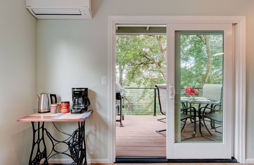 Battle Ground House | River’s Edge Spacious 2-Story Guest House by the River
