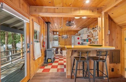 Strawberry House | Rivers Resort Cabin #7
