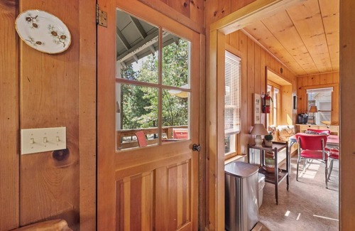 Strawberry House | Rivers Resort Cabin #9