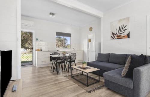 Paringa House | Riversands Rest Accommodation Paringa - River Box Cottage