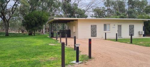 Paringa House | Riversands Rest Accommodation Paringa - River Box Cottage