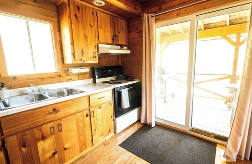 Blackville Cabin | Riverside Cabin - sleeps 6