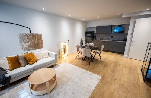 Hillegersberg-Zuid Apartment | Riverside 2BDR Apartment VPD