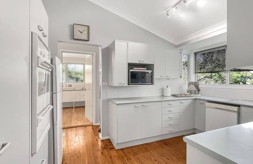 Mossy Point House | Riverside 3-Bed Townhouse with Spacious Deck & BBQ