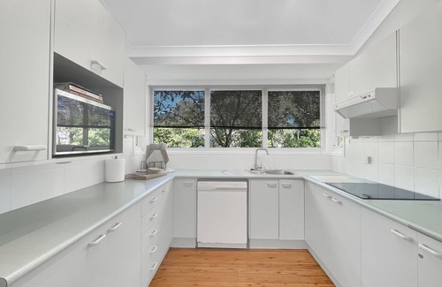 Mossy Point House | Riverside 3-Bed Townhouse with Spacious Deck & BBQ