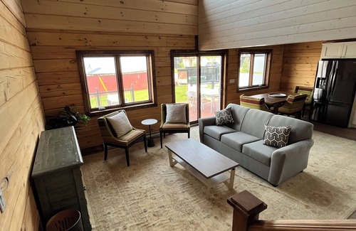 Trent Hills House | Riverside Abode, sleeps 10 with beach and dock access