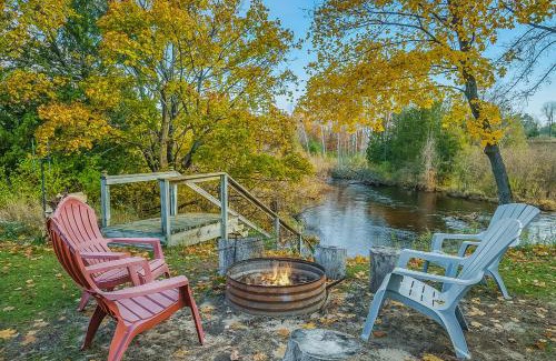 Thompsonville Cabin | Riverside Abode