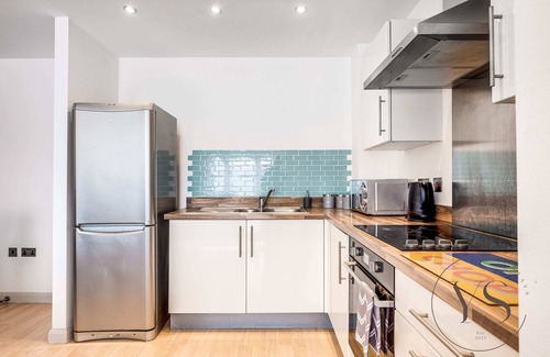 Derby Apartment | Riverside Apartment 2BR - Free Parking - Wi-Fi -Netflix