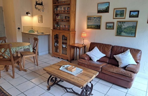 Lanvallay Apartment | Riverside apartment with garden on the port of Dinan