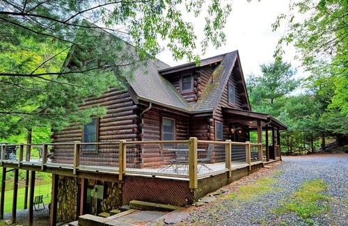 Warrensville Cabin | Riverside at Eagle Ridge-River Front Cabin w/Hot Tub, Pool Table, Fire Pit, AC