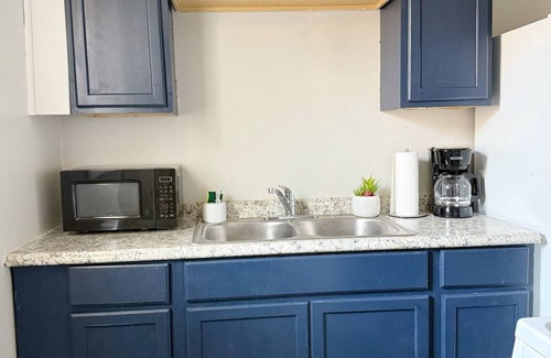 Evansville Apartment | Riverside B1 - EVV 2BR Queen/1BA Apt