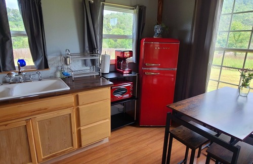 Eureka Springs Cabin | Riverside "Barndominium" w/easy access to water