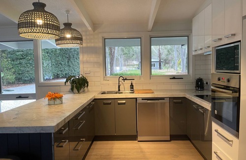 Kirwans Bridge House | Riverside beauty, water sports galore, family fun and endless space!