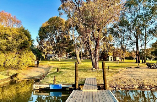 Kirwans Bridge House | Riverside beauty, water sports galore, family fun and endless space!