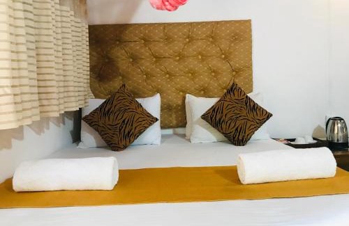 Udawalawa Hotel | Riverside Bird Paradise