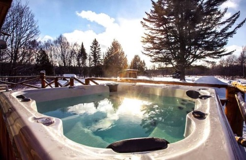 Saint-Raymond Cabin | Riverside Cabin: Kayaking, Fishing, and Relaxation