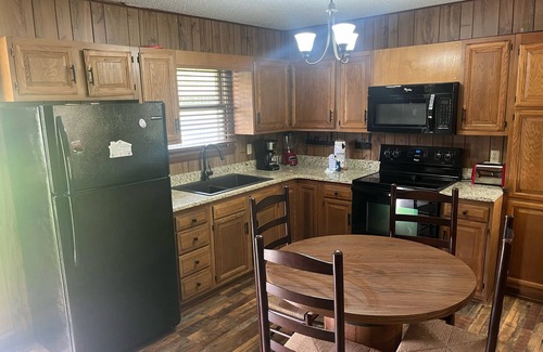 Pittman Center Cabin | Riverside Cabin, minutes to Downtown Gatlinburg! Includes tickets to Dollywood, Anakeesta,