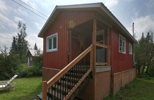 Lac-Etchemin Ski Chalet | Riverside chalet with fire pit, indoor fireplace, perfect for nature retreats.