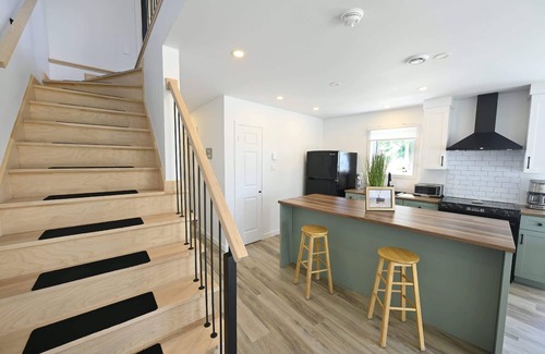 Isle aux Coudres Apartment | Riverside Condo with Pool - Les Voitures d'Eau