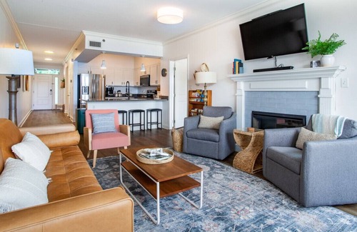 Knoxville Condo | Riverside Condo - Downtown & River Views/Access!