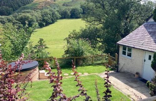 Glyn-Dyfrdwy House | Riverside Cottage