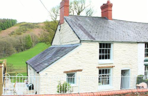 Glyn-Dyfrdwy House | Riverside Cottage