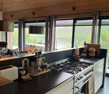 Skorradalshreppur Villa | Riverside Cottage